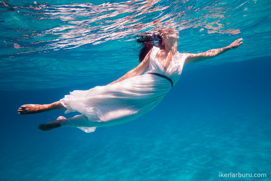mallorca-trash-dress-underwater-8418