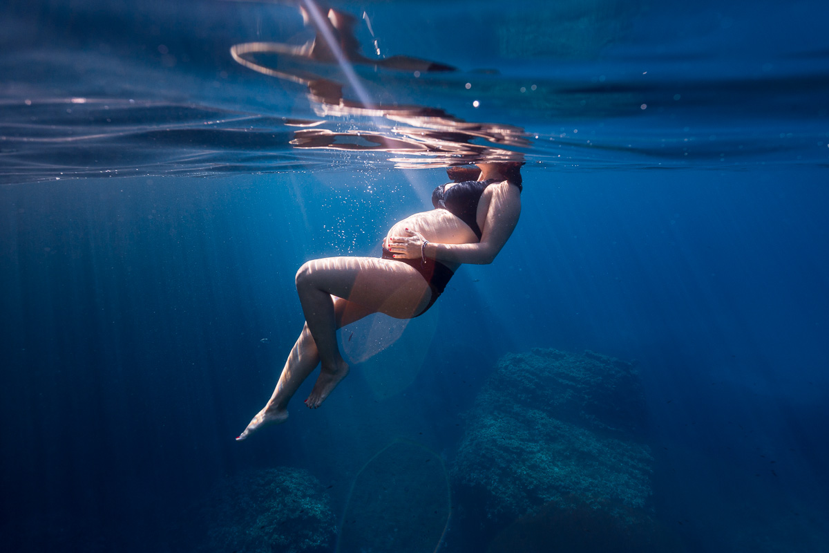 Embarazada bajo el agua