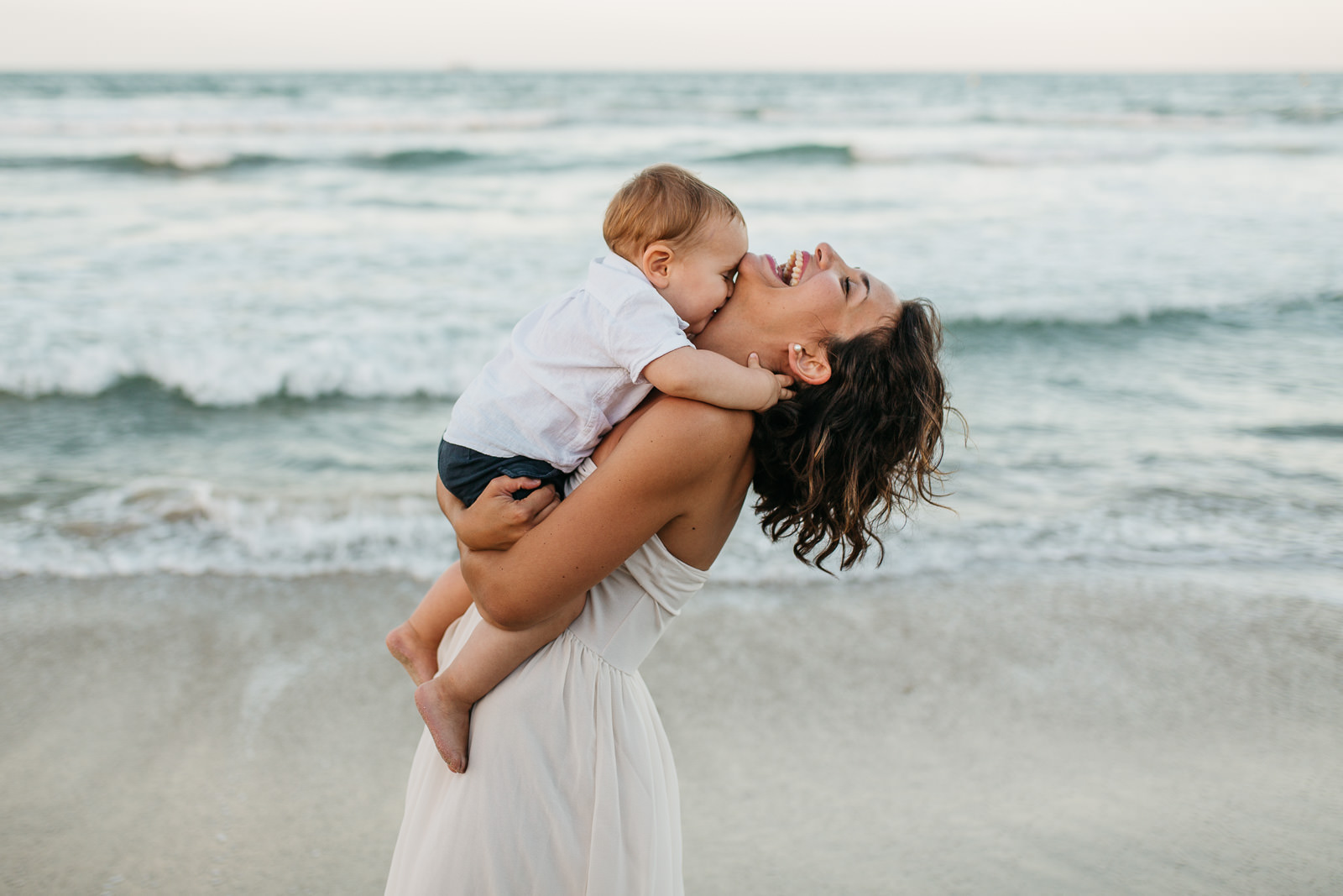 Fotos de familia en Mallorca con bebés en la playa
